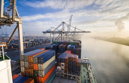 container operation in port of Rotterdam Europort